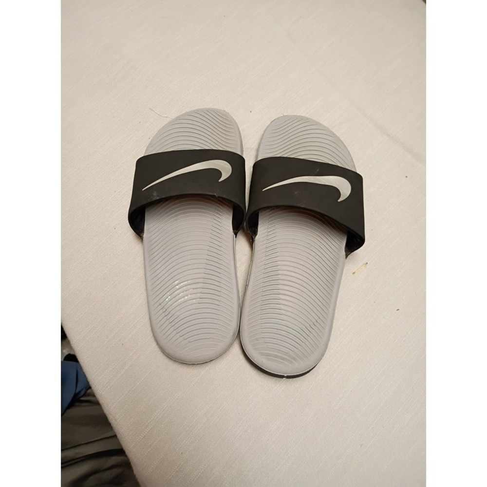 Nike Kawa Slides Kids Gray Black Slip On Sandals 819352-009 Size 3Y